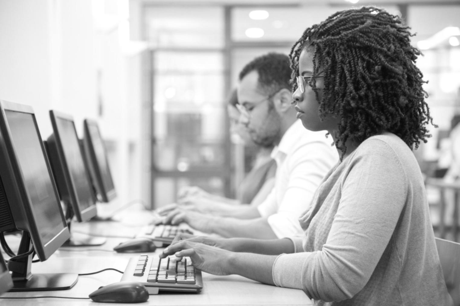Análisis de datos financieros mostrando tendencias y métricas de rendimiento